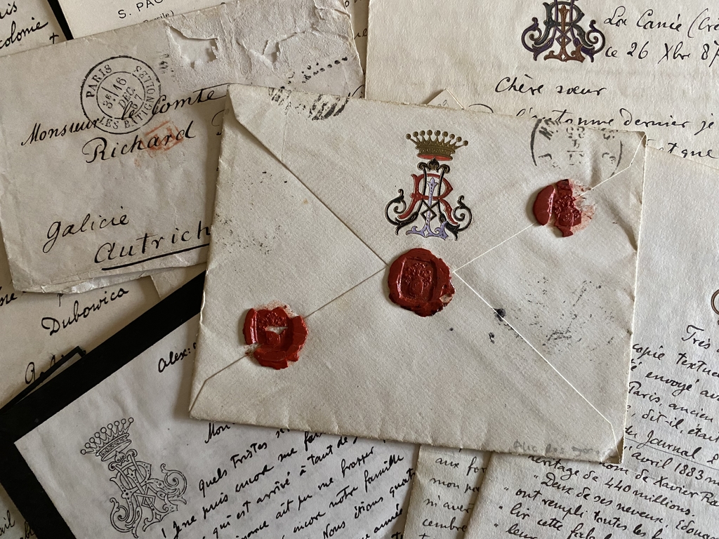 Koperta zapieczętowana pieczęcią.