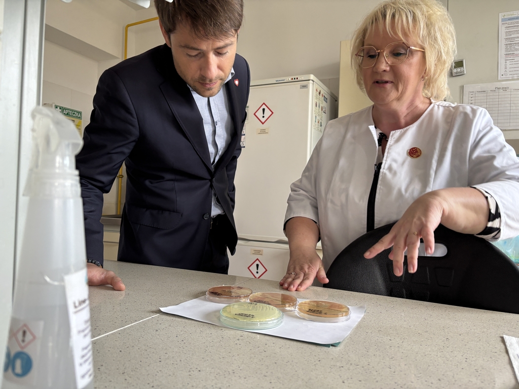 Wiceprezydent Adam Pustelnik i dr hab. Beata Sadowska, zdjęcie