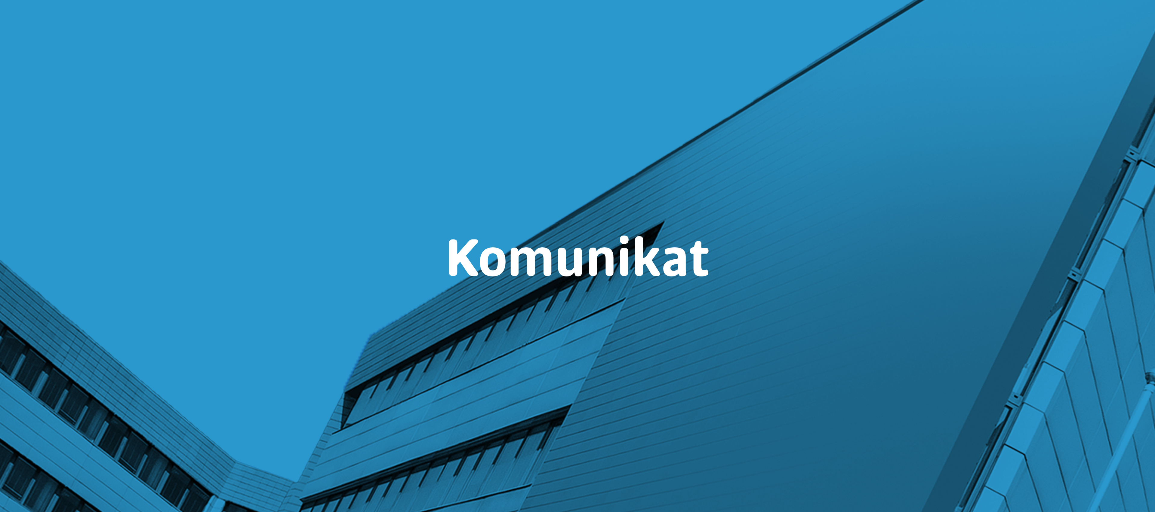 Napis Komunikat na tle budynku WZ