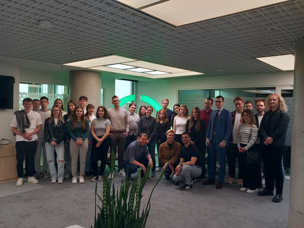 uczestnicy szkolenia w siedzibie Signify