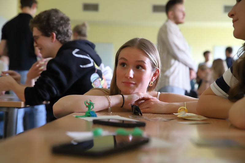 studentka kierunku na zajęciach otwartych dla kandydatów