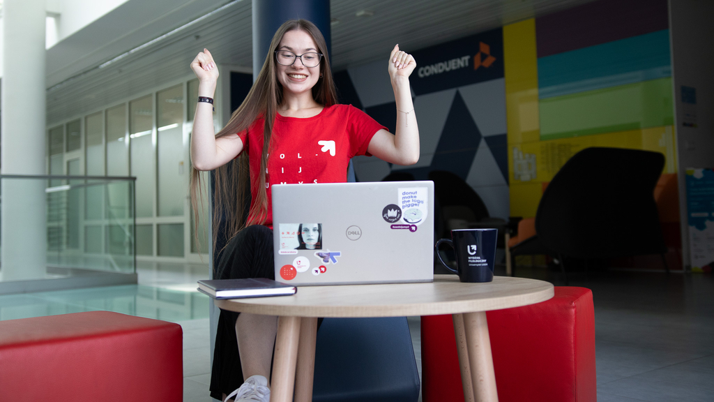 Zadowolona studentka