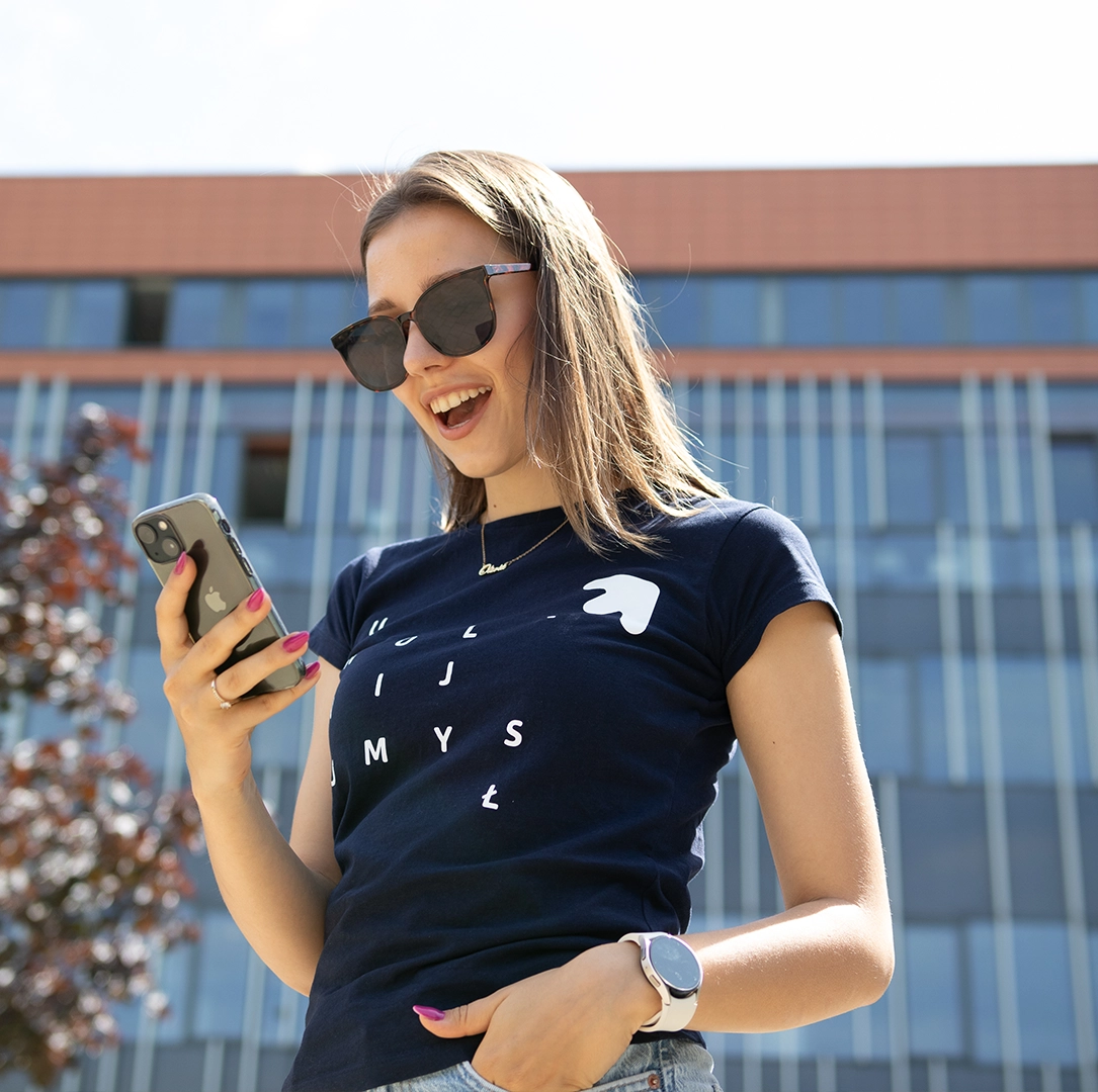 studentka z telefonem