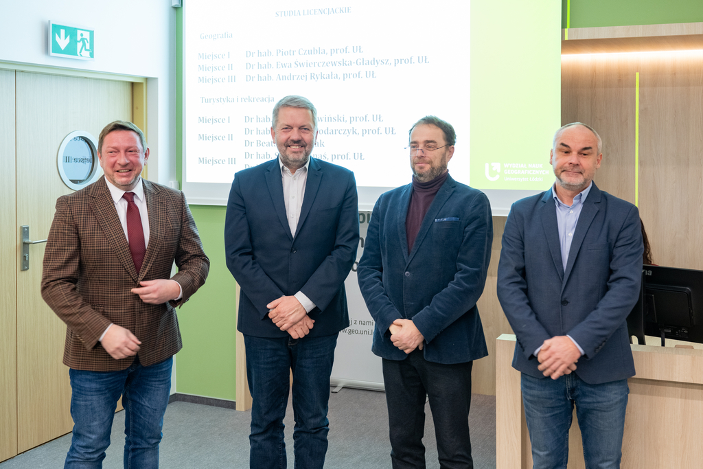 wręczenie dyplomów laureatom konkursu „Najlepszy wykładowca WNG” w roku 2024