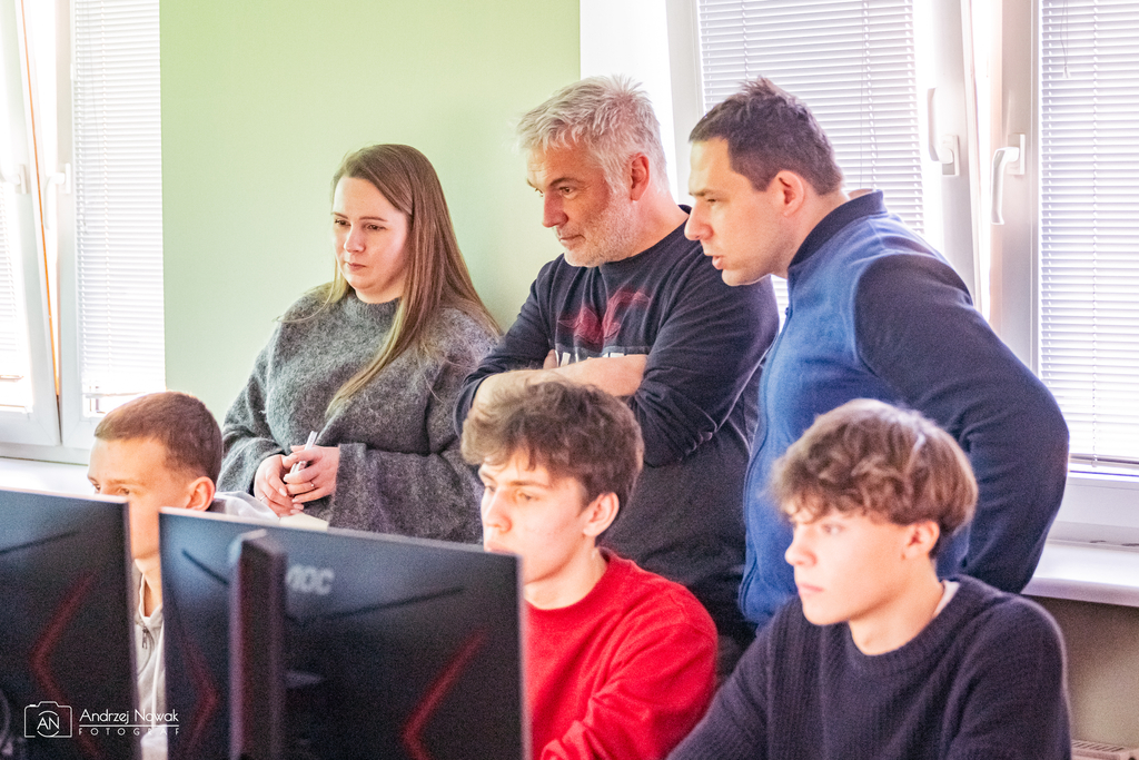 Warsztaty z GIS 04.03.2025 r. dr Marcin Jaskulski, dr Łukasz Lechowski - Podstawy opracowania map cyfrowych