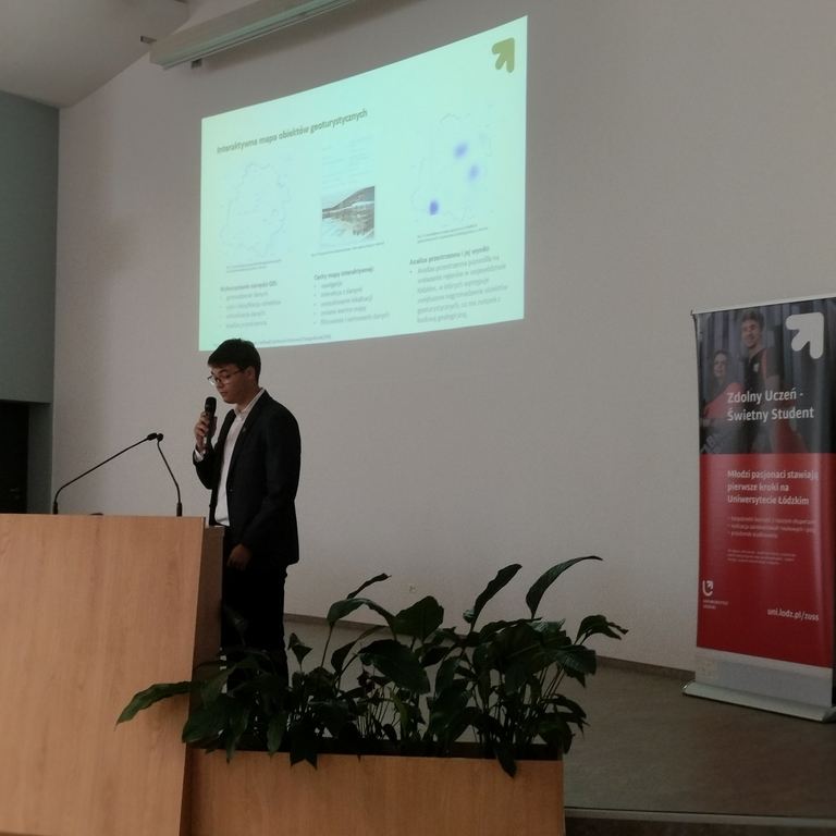 VIII edycja programu Zdolny Uczeń - Świetny Student już za nami! WNG UŁ reprezentował Mateusz Kołodziejczyk - uczeń XIII LO im. Marii Piotrowiczowej w Łodzi