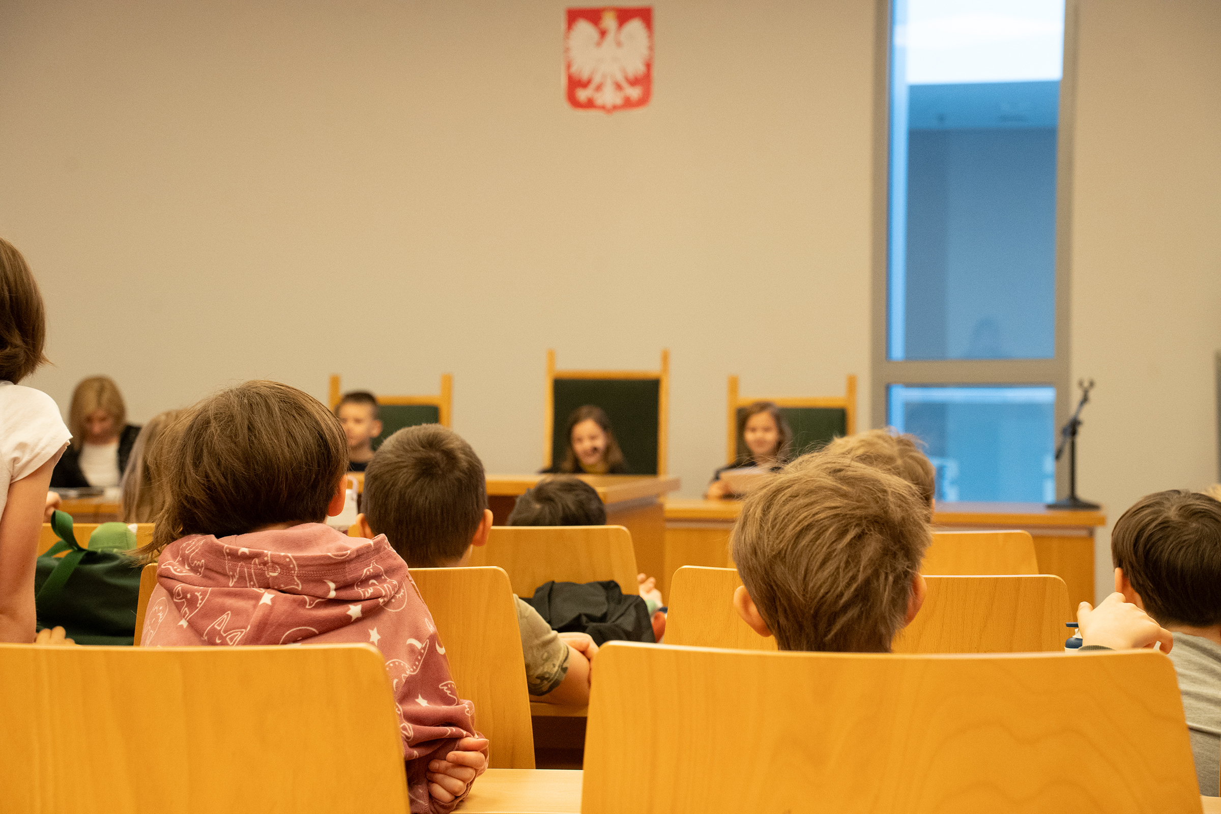Dzieci w Sali Sądowej WPiA UŁ