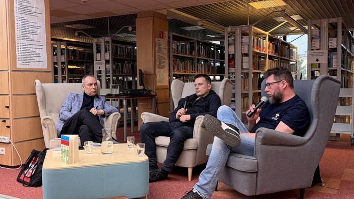 zdjęcie autorów i prowadzącego