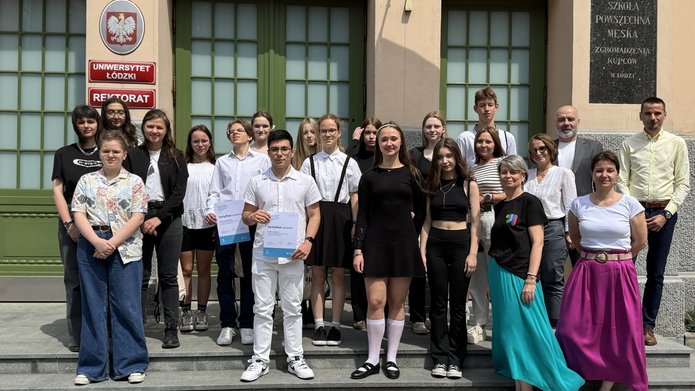 Uczestnicy Laboratorium Innowacji przed rektoartem UŁ UŁ