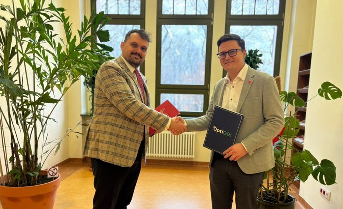 Piotr Sprzączak, członek zarządu Veolia ESCO Polska i kanclerz UŁ Maciej Sysak