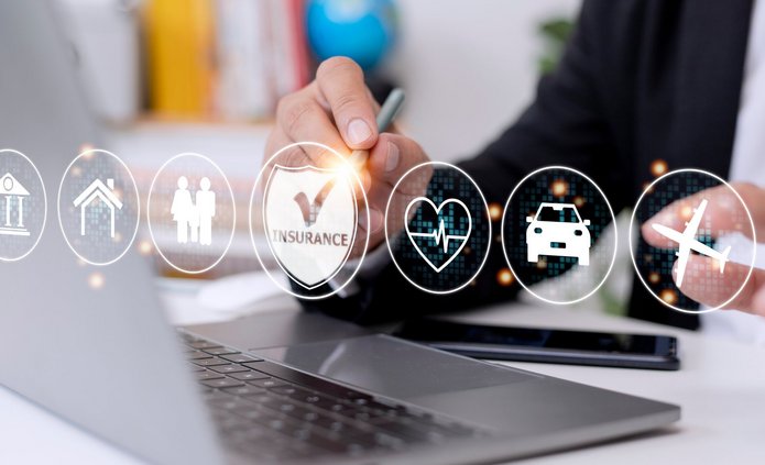 Grafika z ikonami dotyczącymi ubezpieczeń