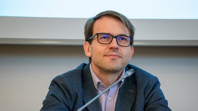 prof. Piotr Pęzik