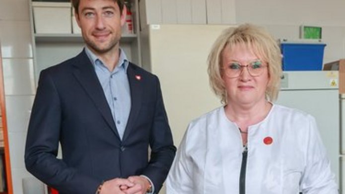 Wiceprezydent Adam Pustelnik i dr hab. Beata Sadowska, zdjęcie