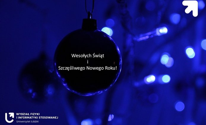 niebieskie tło, na kórym jest gałązka świerku i niebieska bombka z napisem: Wesołych Świąt i Szczęśliwego Nowego Roku