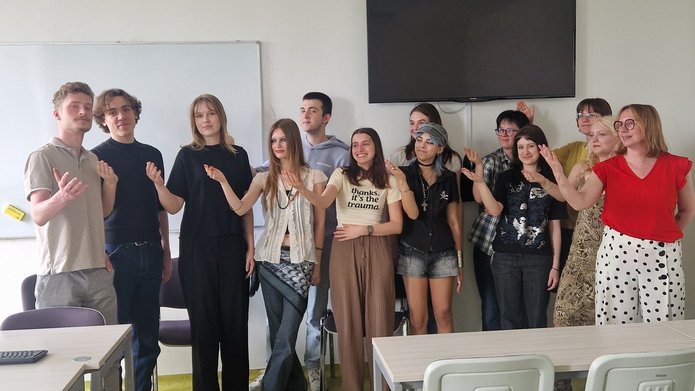 Justyna Tomaszewska ze studentami