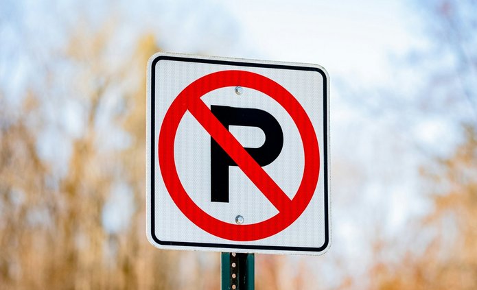 znak zamkniętego parkingu