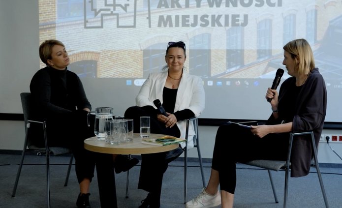 Kolejno od lewej: Dorota Maślanka, Anna Osiecka, Marta Szymczyk w rozmowie podczas konferencji 