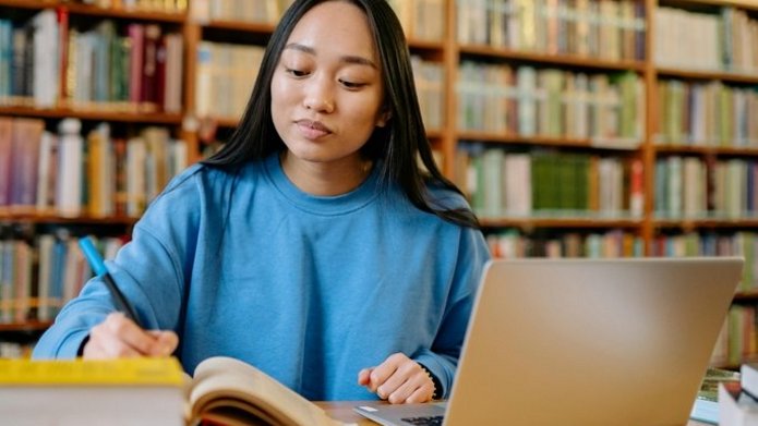 grafika promująca UNIC Online Open Courses