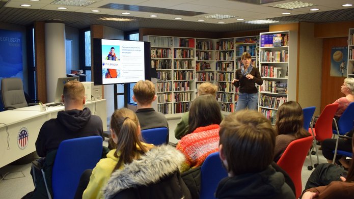 Wykład prof. Jaelyn Eberle dla studentów Wydziału Nauk Geograficznych UŁ