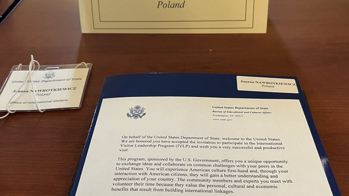 Plakietka, identyfikator i list gratulacyjny IVLP 2026