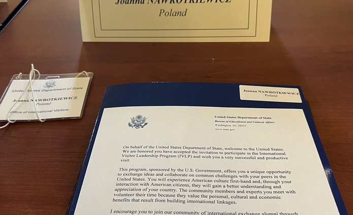 Plakietka, identyfikator i list gratulacyjny IVLP 2026