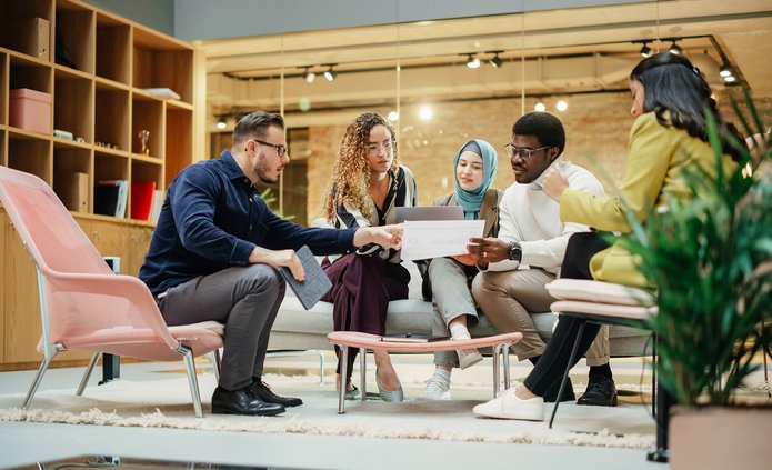 międzynarodowa grupa ludzi