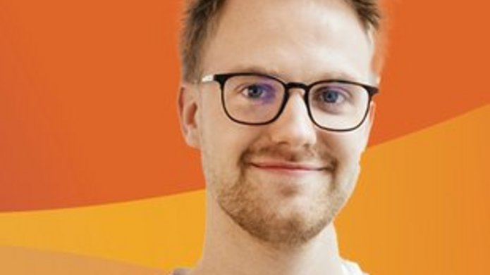 Uśmiechnięty student