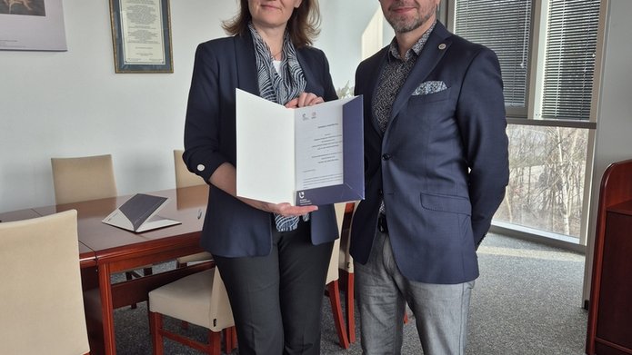 prof. Rafał Zarębski i dyrektor Sylwia Blomberg