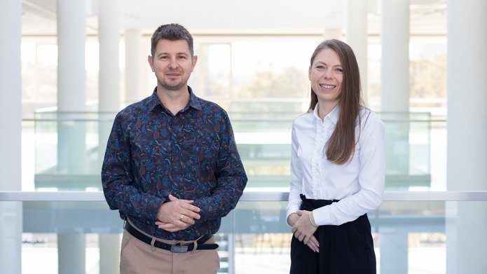 dr Jakub Gortat (WF UŁ) i dr hab. Justyna Piechocka (WCh UŁ)