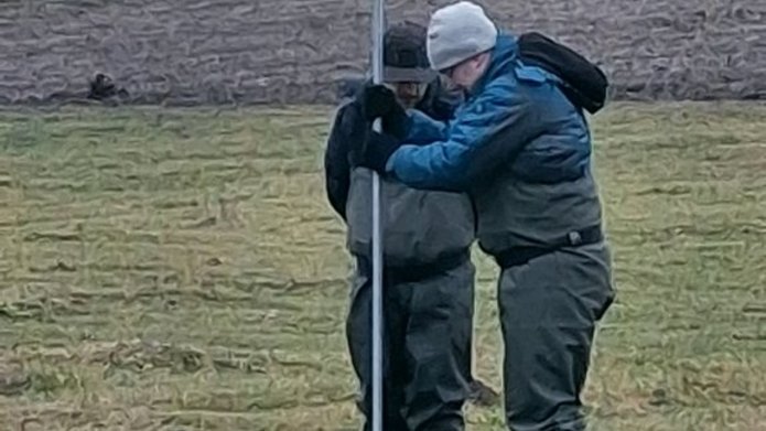 prace badawcze w korycie Moszczenicy w rejonie Rogóźna-Gieczna