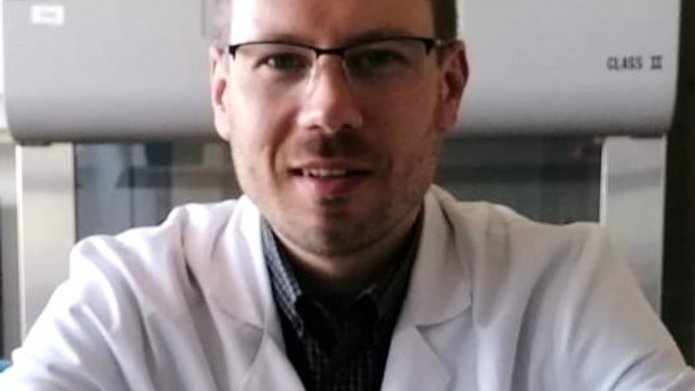 Dr hab. Tomasz Kowalczyk w laboratorium