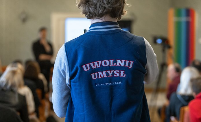 uwolnij umysl napis