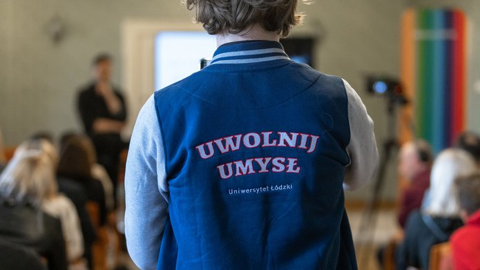 uwolnij umysl napis