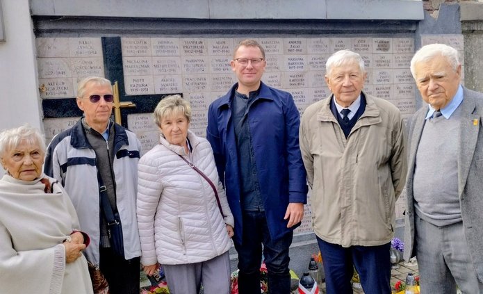 Dr Wojciech Marciniak wraz z Sybirakami podczas jednej z uroczystości