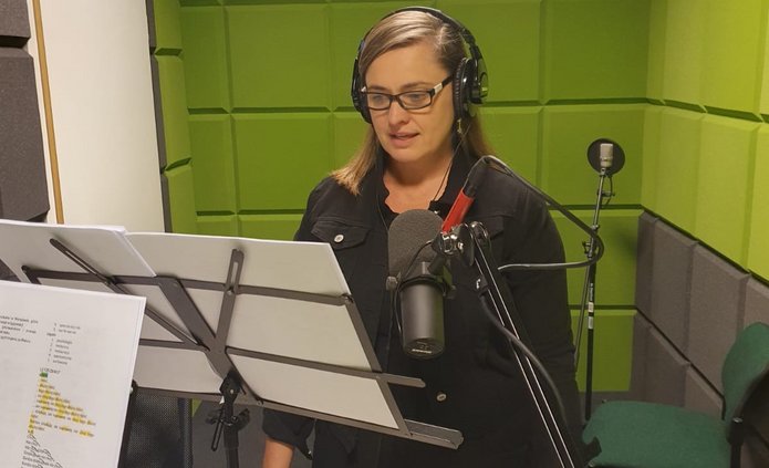 kadr z nagrania w studiu radiowym