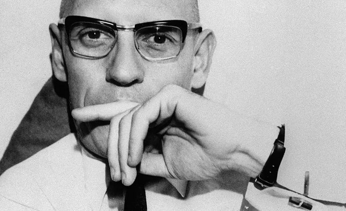 Mężczyzna w okularach 