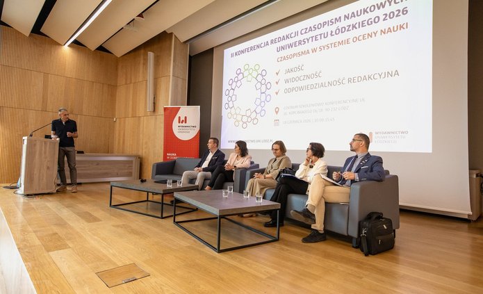 zdjęcie z uczestnikami konferencji