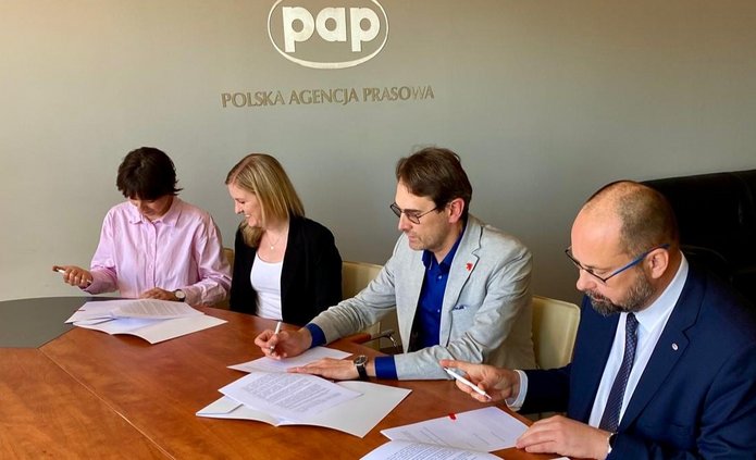 Podpisanie umowy UŁ x PAP