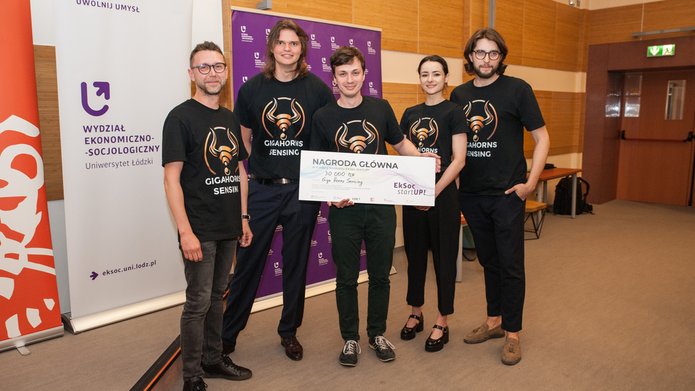 Laureaci i jurorzy konkursu EksocStartUP!