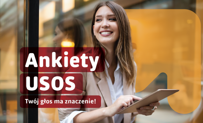 młoda uśmiechnięta dziewczyna z tabletem