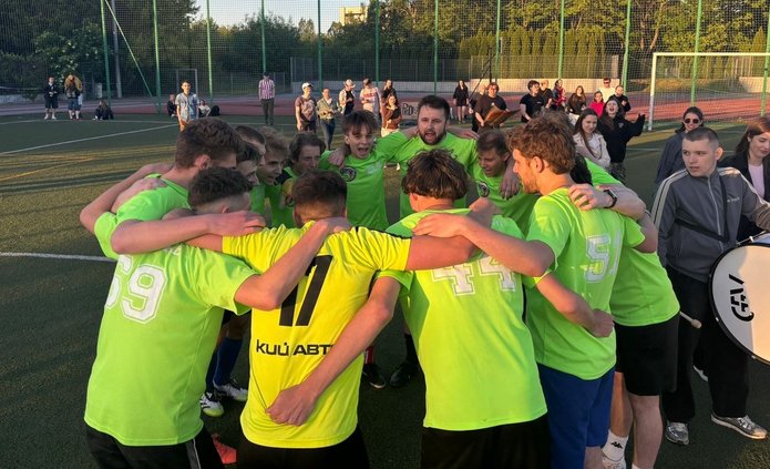 zdjęcie drużyny walczącej w finale w Lumumby Cup