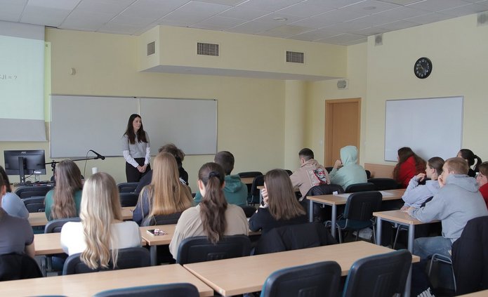 uczestnicy zajęć wraz z prowadzącą