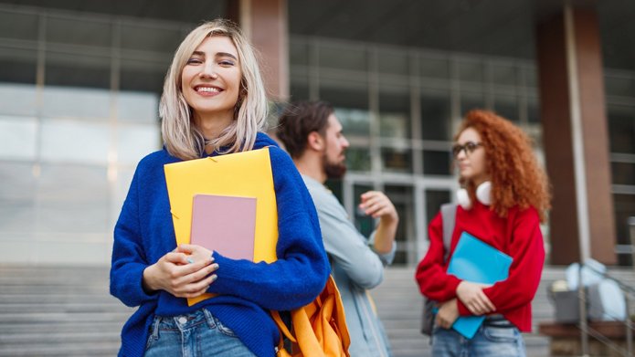 Szczęśliwa studentka