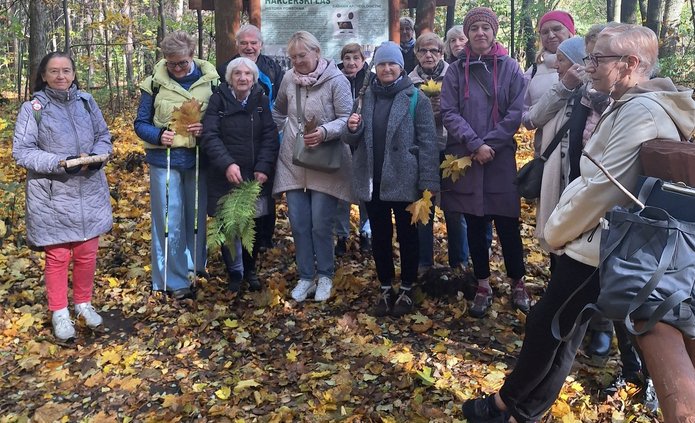 Wycieczka seniorów do Lasu Harcerskiego