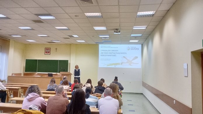 studenci podczas wykładu na auli 3 w Filii w TM