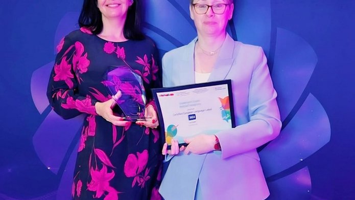 dr Monika Tosik i prorektor dr hab. Małgorzata Wrzesień, prof. UŁ