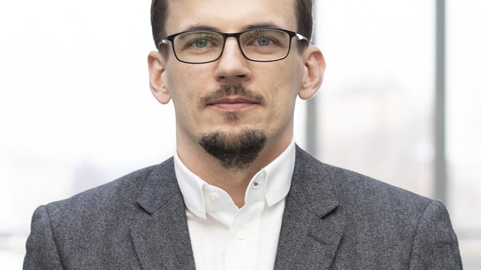 dr Piotr Kręzel