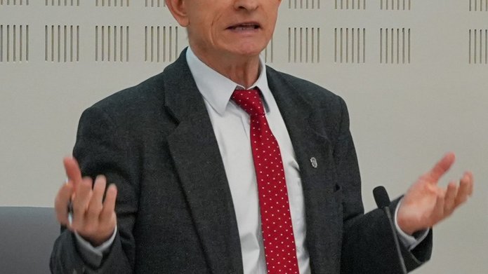 Prof. Roman Kuźniar