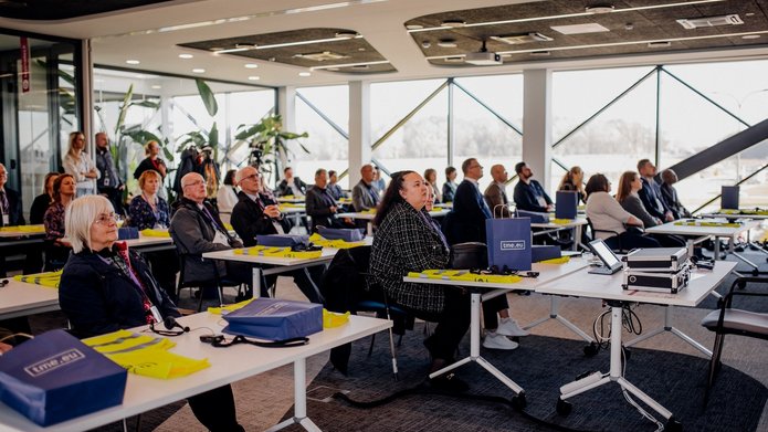 uczestnicy konferencji w trakcie wizyty studyjnej w TME