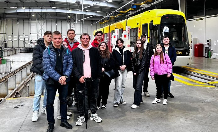 Studenci podczas wizyty studyjnej w MPK